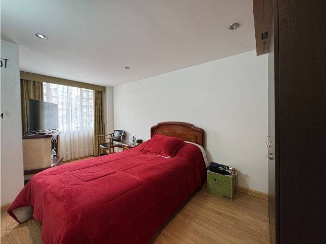 Casa de 5 alcobas en venta en La Esmeralda, Bogotá, 337 m² · foto 21 de 24