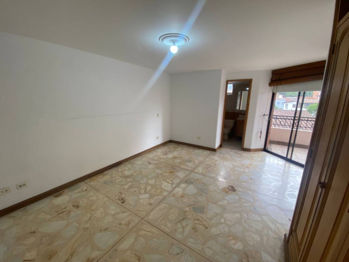 Apartamento en arriendo en Laureles, Medellín · foto 4 de 24