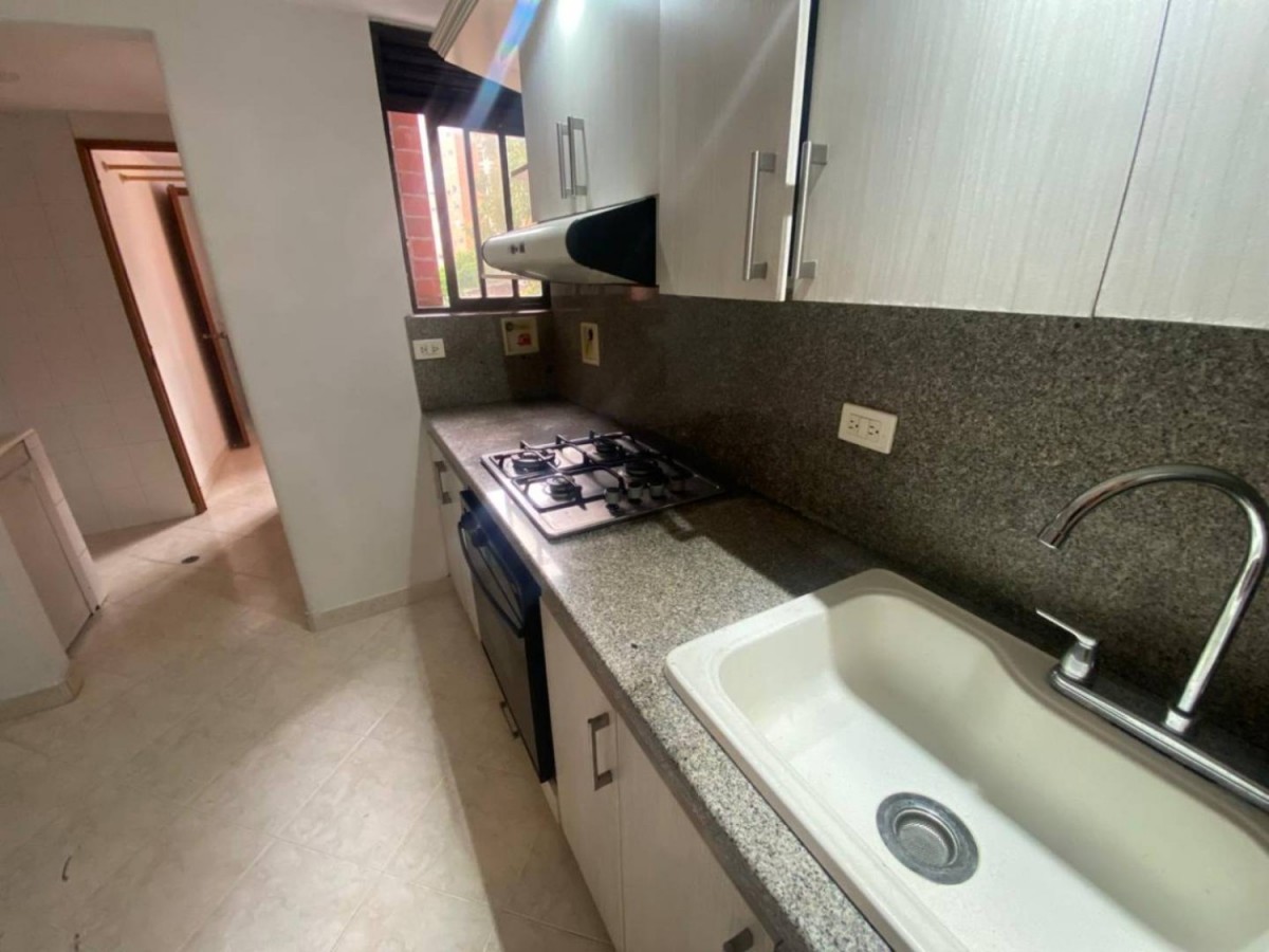 Apartamento en arriendo en Laureles, Medellín · foto 8 de 24