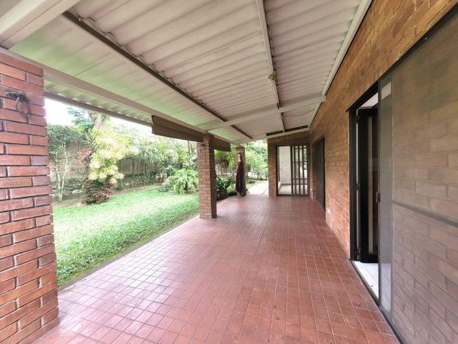 Casa de 5 alcobas en venta en Ciudad Jardin, Cali, 465 m² · foto 2 de 24