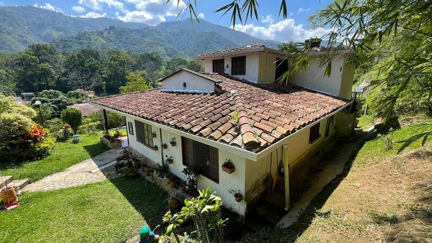 Casa de 4 alcobas en venta en Los Llanitos, Piedecuesta, 1004 m² · foto 5 de 20