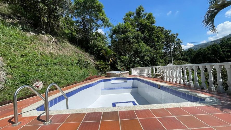 Casa de 4 alcobas en venta en Los Llanitos, Piedecuesta, 1004 m² · foto 12 de 20