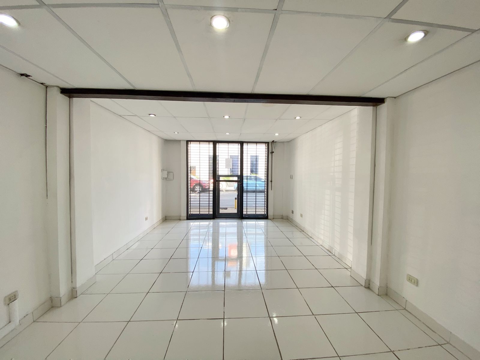 Local comercial en alquiler en San Roque, Asunción — foto 3