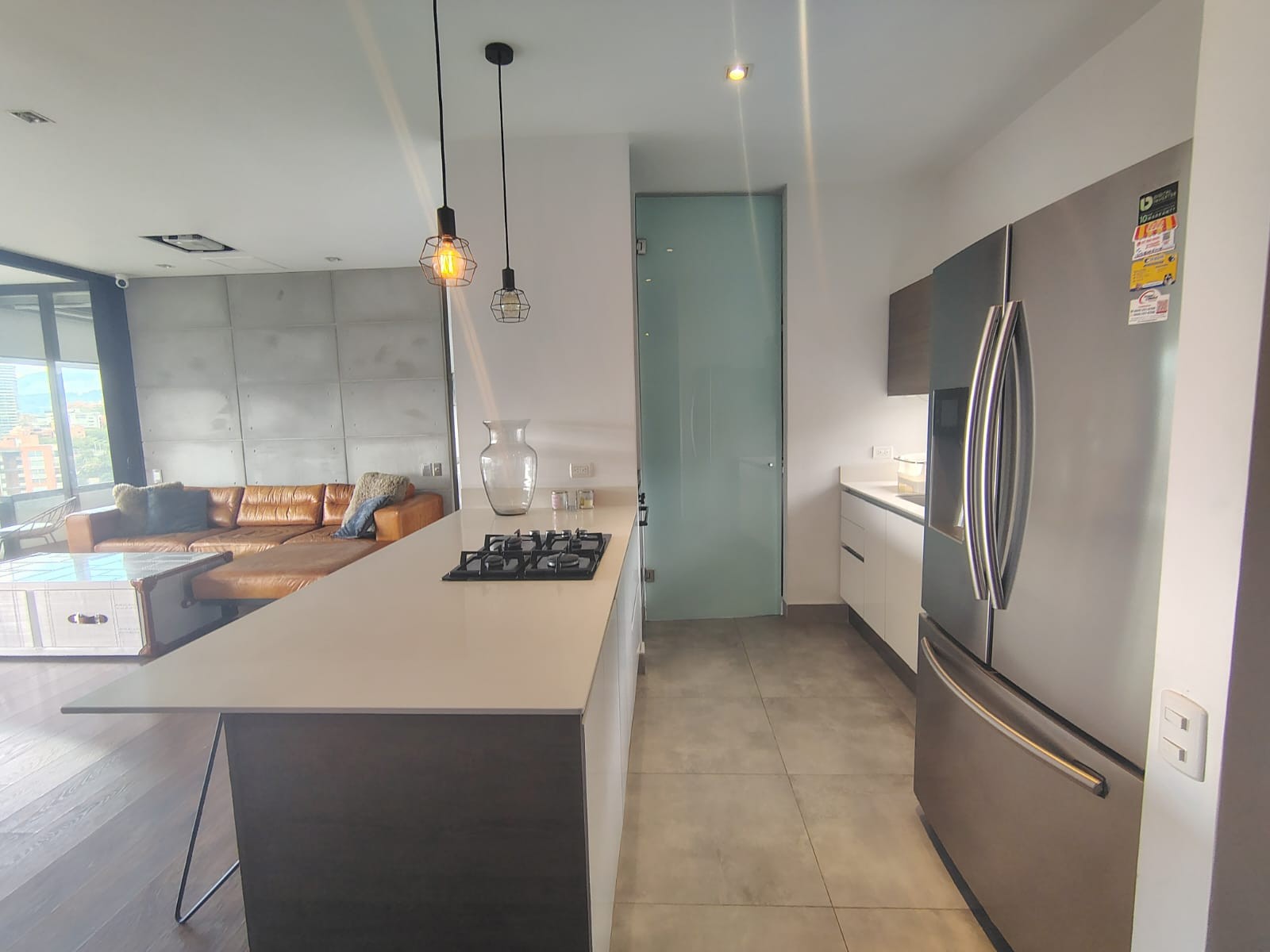 Apartamento en arriendo en El Poblado, Medellín · foto 3 de 17