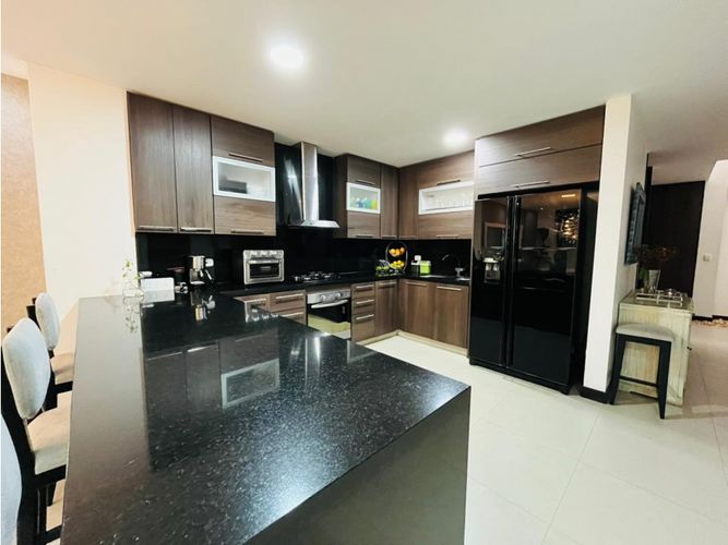 Casa de 4 alcobas en venta en Pinares, Pereira, 240 m² · foto 5 de 24