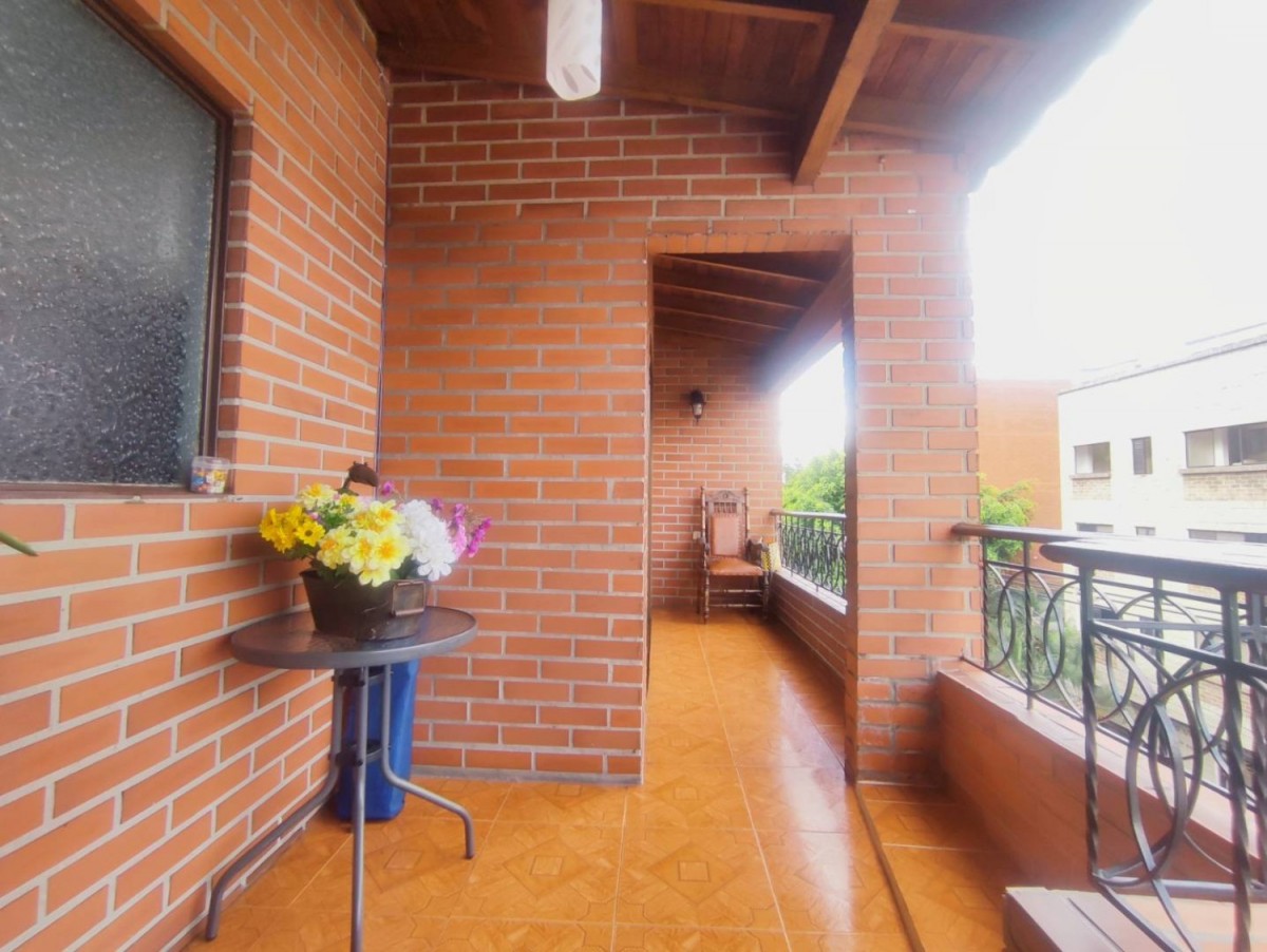 Apartamento en venta en Calasanz, Medellín · foto 3 de 24