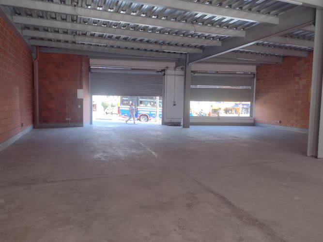 Bodega en arriendo en La América, Medellín, 320 m² · foto 10 de 17