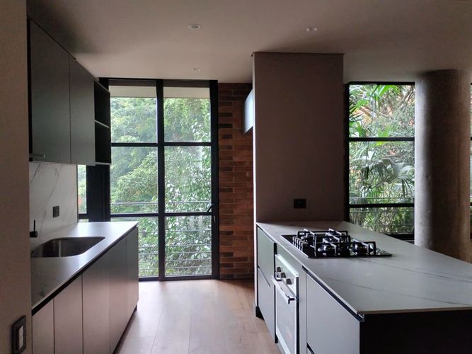 Apartamento de 2 alcobas en arriendo en El Poblado, Medellín, 120 m² · foto 4 de 17