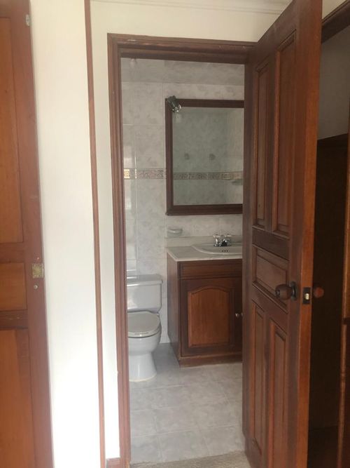 Apartamento de 5 alcobas en venta en Santa Barbara, Bogotá, 240 m² · foto 23 de 24