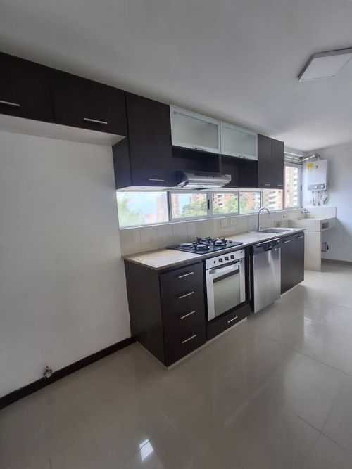 Apartamento de 3 alcobas en arriendo en El Poblado, Medellín, 130 m² · foto 2 de 24