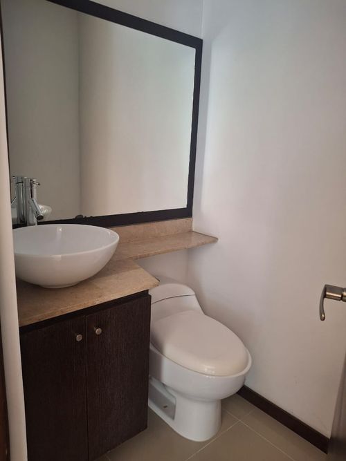 Apartamento de 3 alcobas en arriendo en El Poblado, Medellín, 130 m² · foto 4 de 24