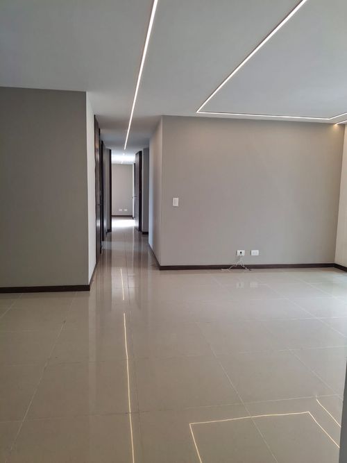 Apartamento de 3 alcobas en arriendo en El Poblado, Medellín, 130 m² · foto 5 de 24