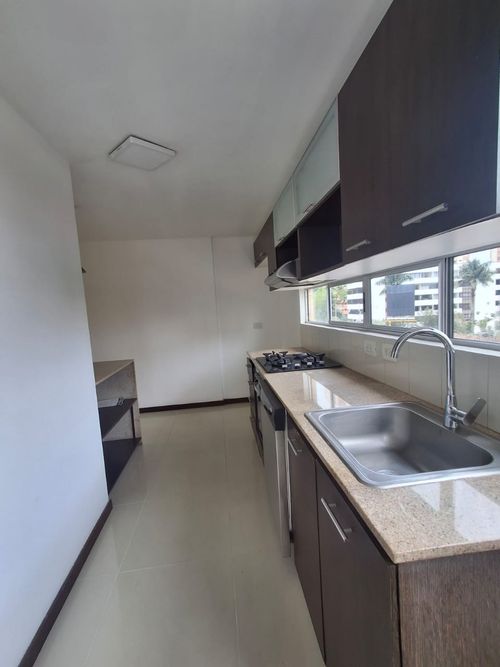 Apartamento de 3 alcobas en arriendo en El Poblado, Medellín, 130 m² · foto 21 de 24