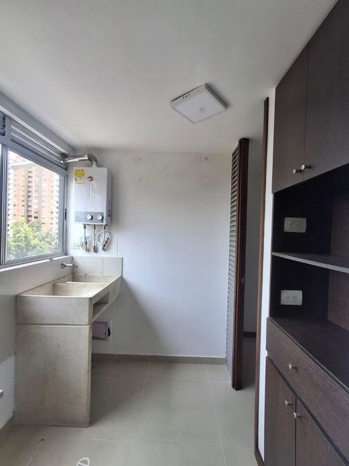 Apartamento de 3 alcobas en arriendo en El Poblado, Medellín, 130 m² · foto 22 de 24