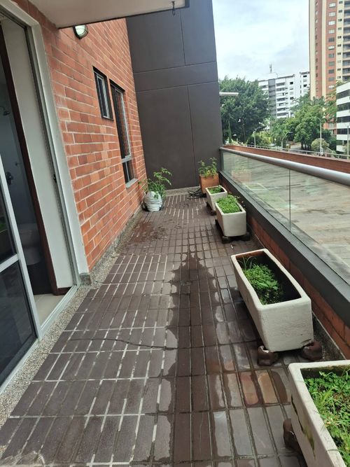 Apartamento de 3 alcobas en arriendo en El Poblado, Medellín, 130 m² · foto 23 de 24