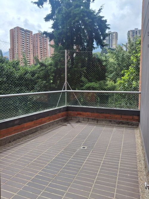 Apartamento de 3 alcobas en arriendo en El Poblado, Medellín, 130 m² · foto 24 de 24