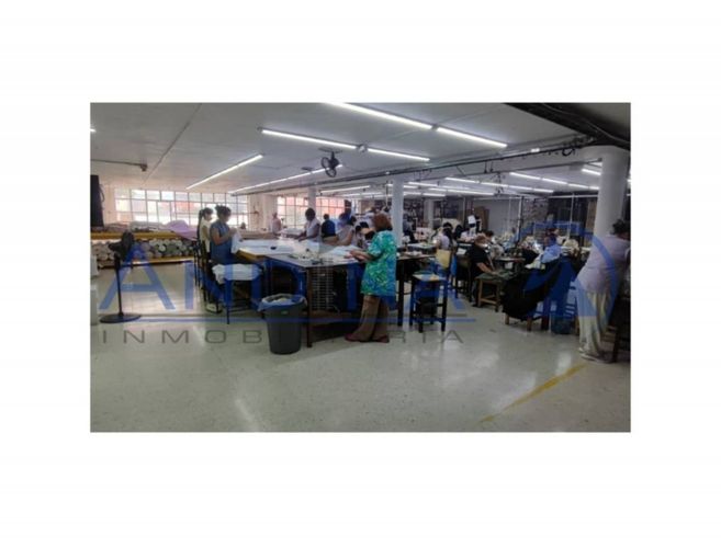 Local en arriendo en Colombia, Medellín, 300 m² · foto 2 de 8