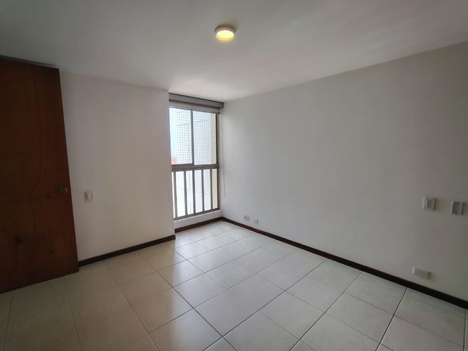 Apartamento de 2 alcobas en arriendo en El Poblado, Medellín, 100 m² · foto 12 de 18