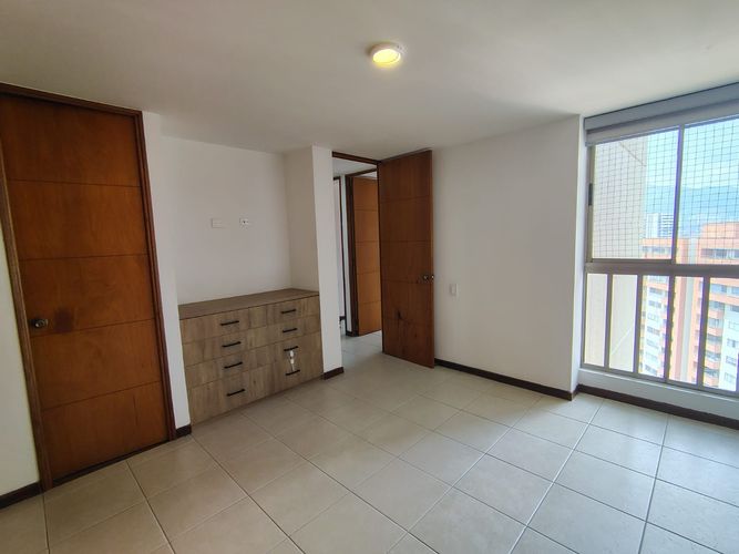 Apartamento de 2 alcobas en arriendo en El Poblado, Medellín, 100 m² · foto 15 de 18