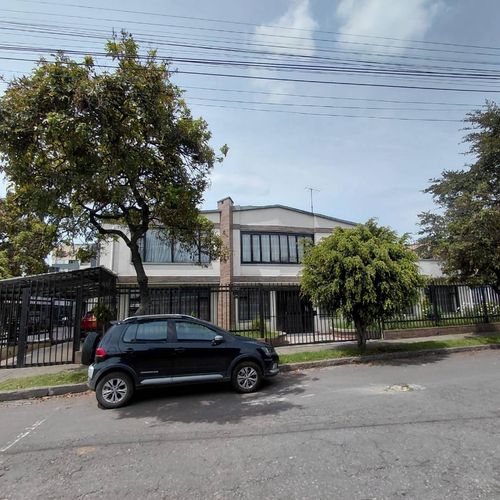 Casa de 4 alcobas en venta en Normandia, Bogotá, 247 m² · foto 2 de 24