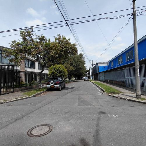 Casa de 4 alcobas en venta en Normandia, Bogotá, 247 m² · foto 3 de 24