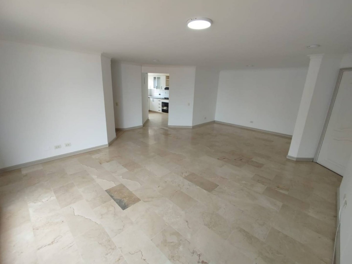 Apartamento en arriendo en Laureles, Medellín · foto 3 de 24