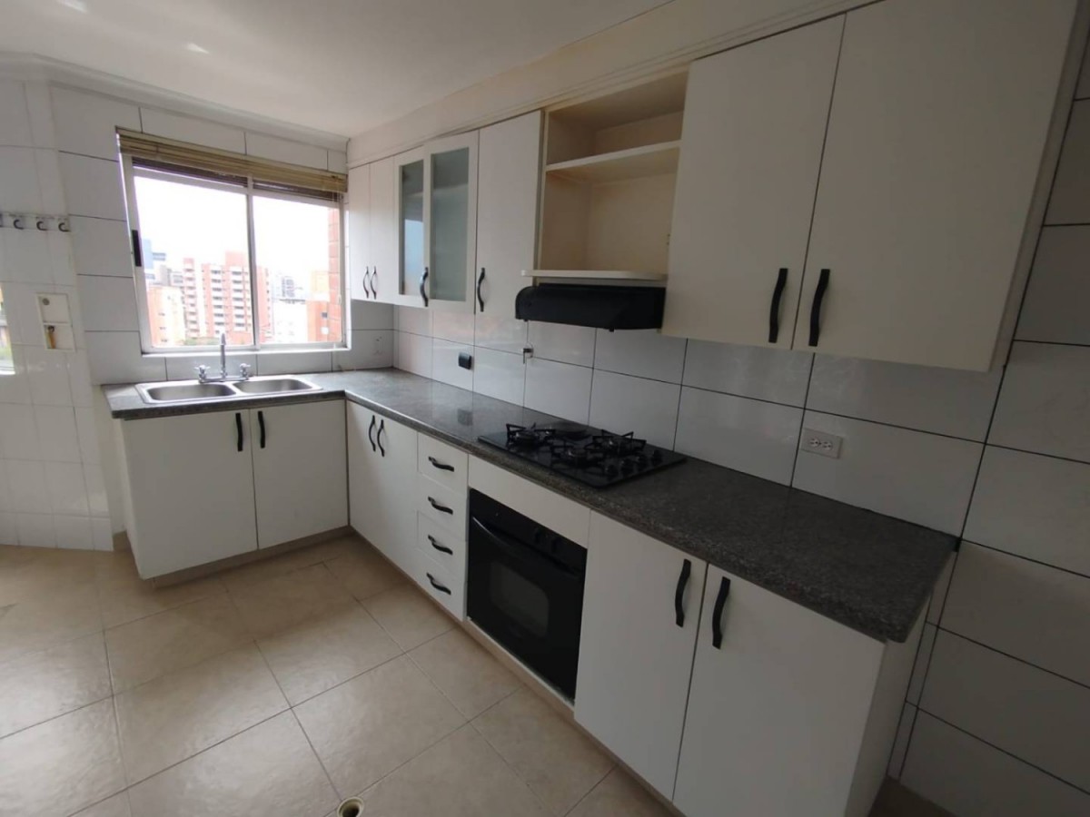 Apartamento en arriendo en Laureles, Medellín · foto 4 de 24