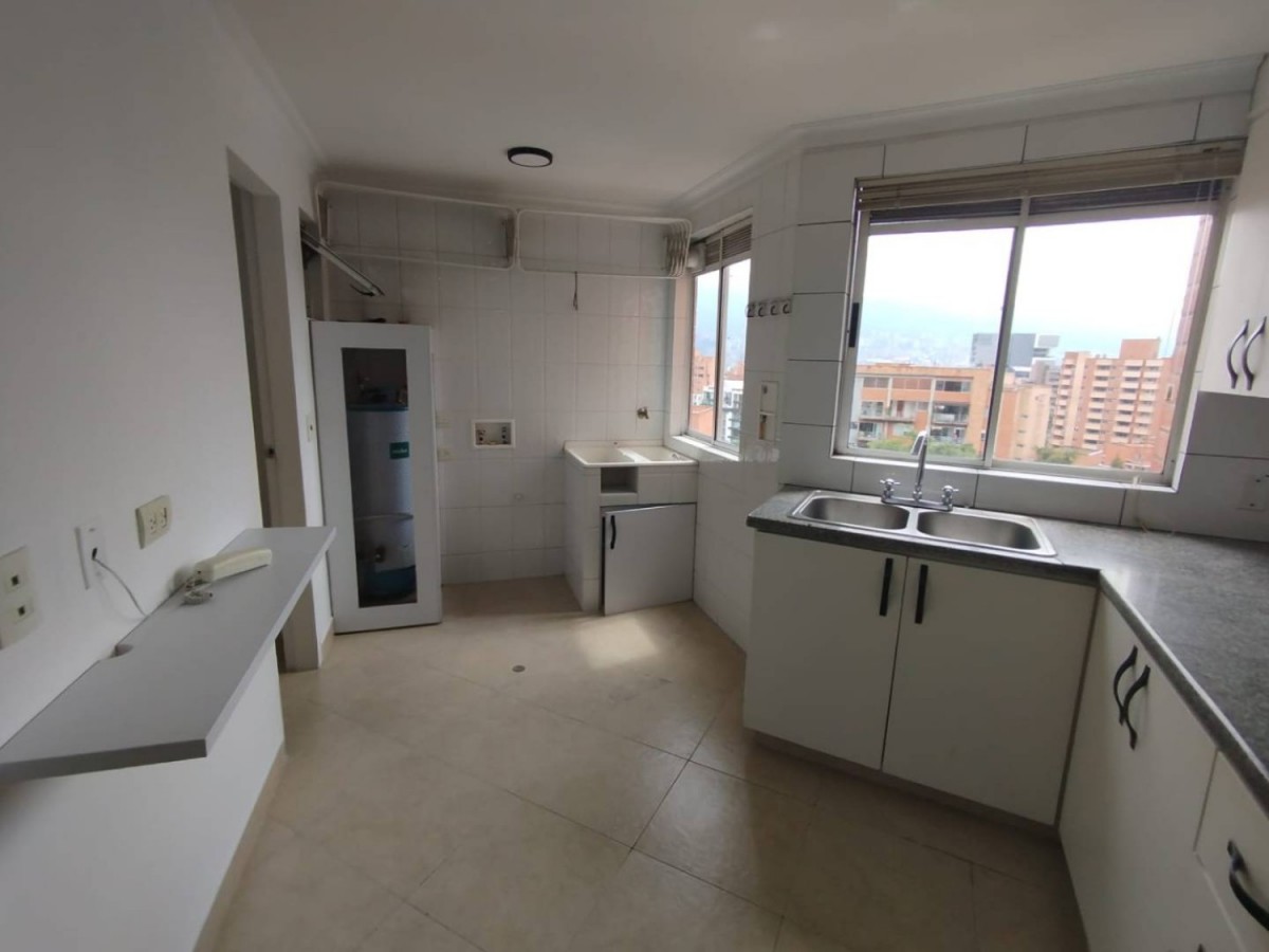 Apartamento en arriendo en Laureles, Medellín · foto 5 de 24