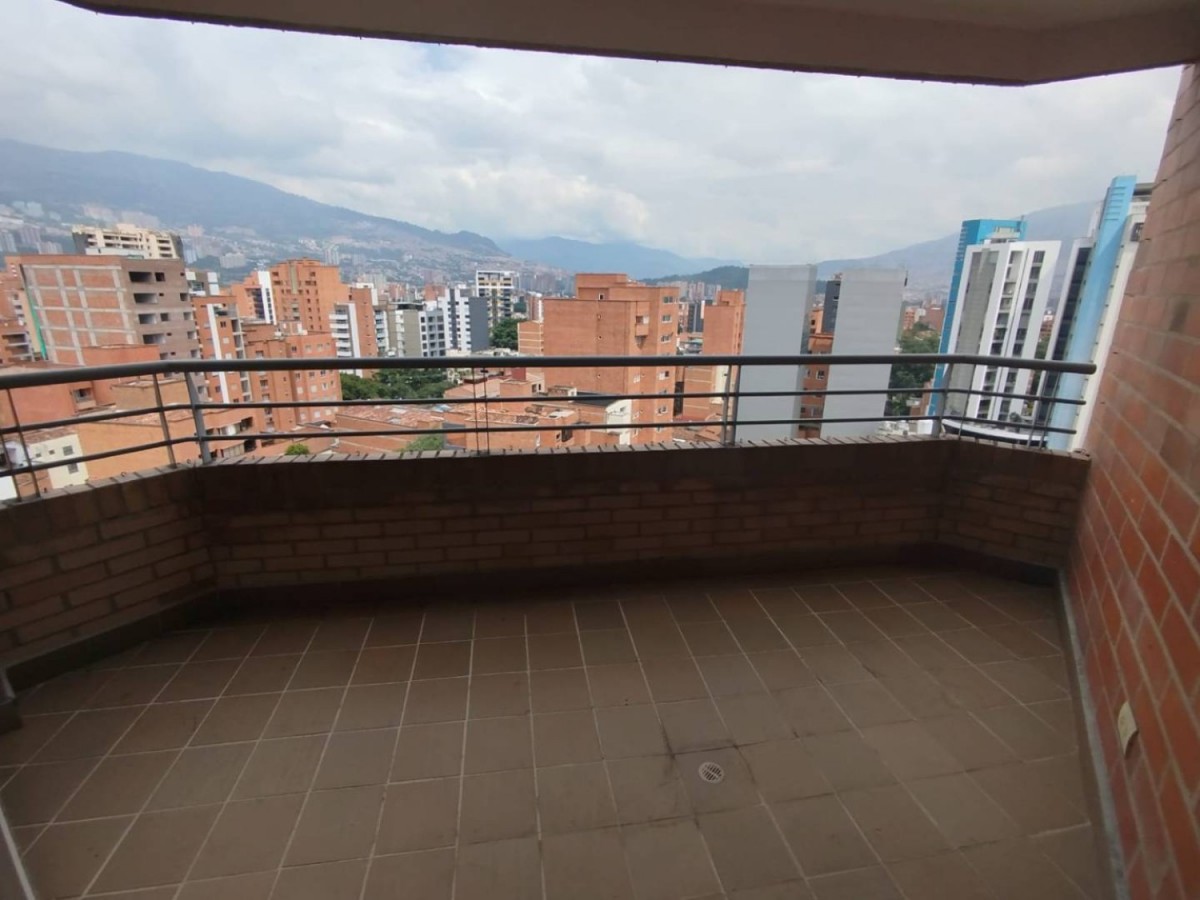 Apartamento en arriendo en Laureles, Medellín · foto 24 de 24