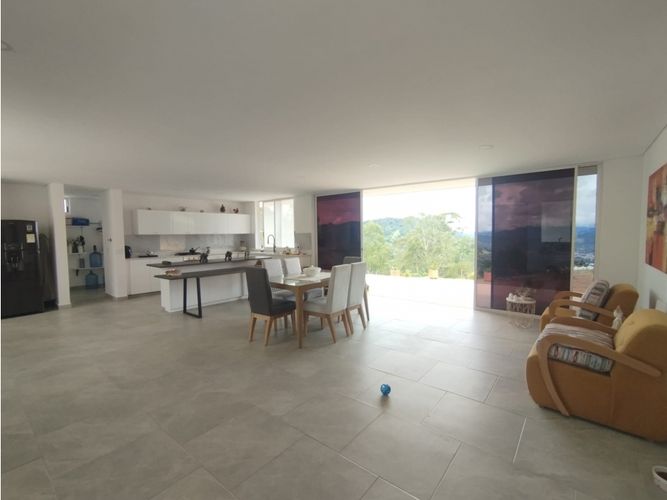 Casa de 3 alcobas en venta en Lomitas, La Ceja, 200 m² · foto 4 de 19