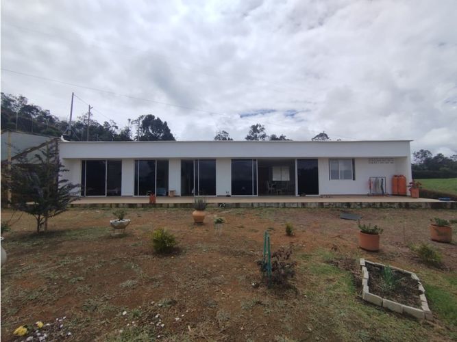 Casa de 3 alcobas en venta en Lomitas, La Ceja, 200 m² · foto 17 de 19