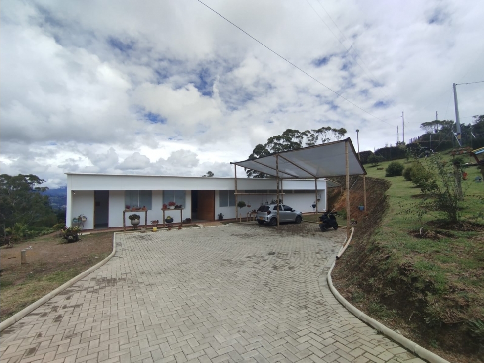 Casa Campestre en Arriendo en Lomitas, La ceja en Lomitas