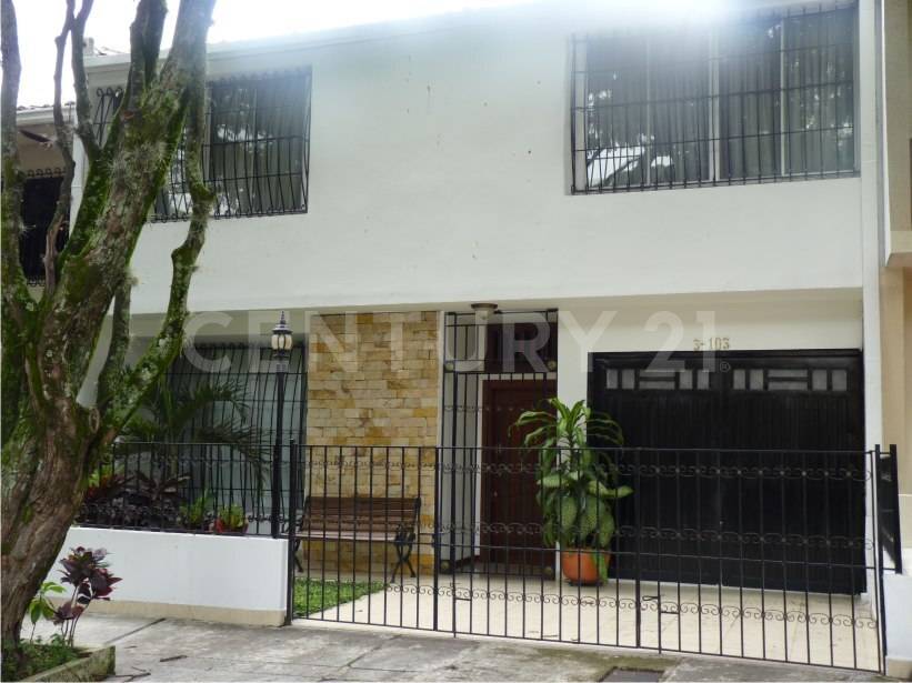 Casa de 3 habitaciones en venta en Santa Rita, Cali — imagen 1 de 11