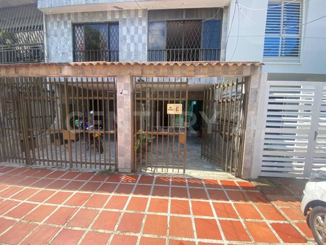 Casa de 11 alcobas en venta en Primero De Mayo, Cali, 371 m² · foto 2 de 24