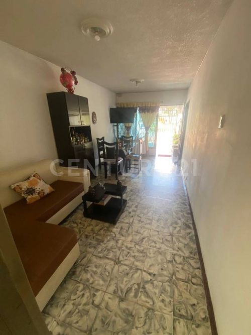 Casa de 11 alcobas en venta en Primero De Mayo, Cali, 371 m² · foto 4 de 24