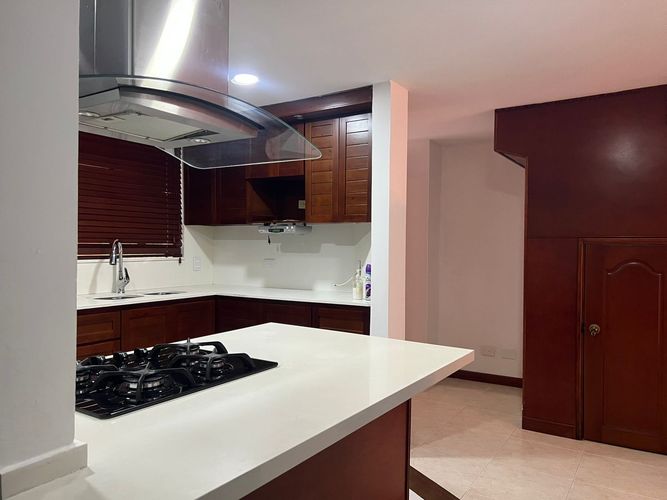 Casa de 4 alcobas en arriendo en El Poblado, Medellín, 220 m² · foto 6 de 18