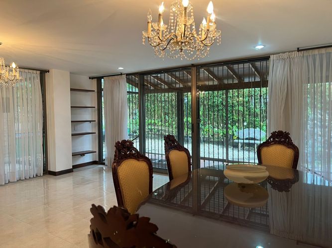 Casa de 4 alcobas en arriendo en El Poblado, Medellín, 220 m² · foto 2 de 18