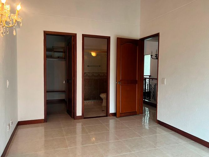 Casa de 4 alcobas en arriendo en El Poblado, Medellín, 220 m² · foto 14 de 18