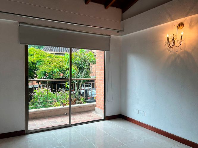 Casa de 4 alcobas en arriendo en El Poblado, Medellín, 220 m² · foto 3 de 18