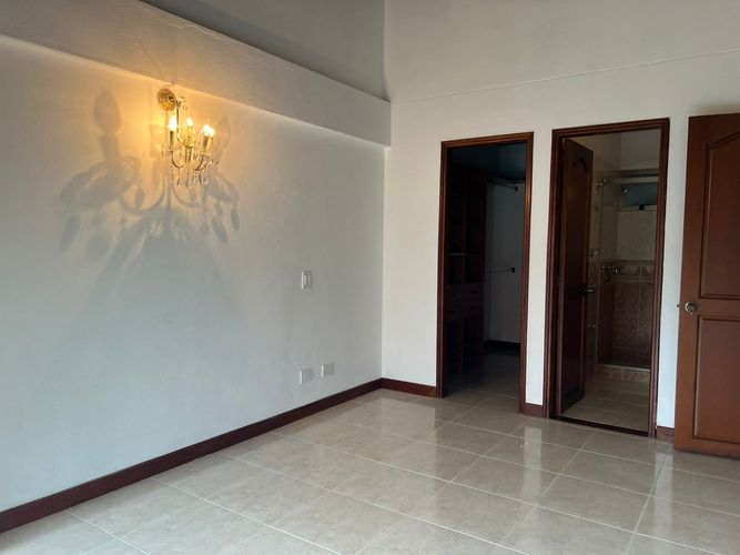 Casa de 4 alcobas en arriendo en El Poblado, Medellín, 220 m² · foto 9 de 18