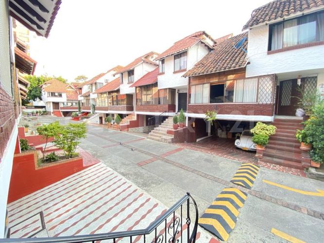 Casa de 4 alcobas en venta en Nueva Tequendama, Cali, 237 m² · foto 2 de 24
