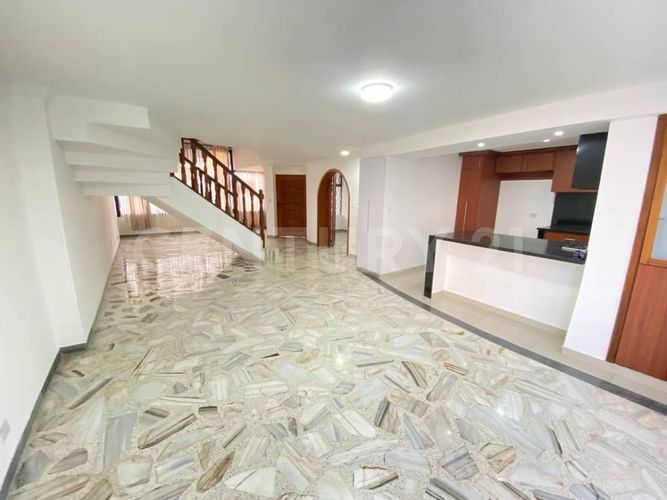 Casa de 4 alcobas en venta en Nueva Tequendama, Cali, 237 m² · foto 3 de 24