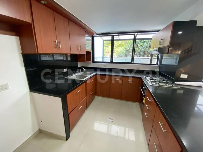 Casa de 4 alcobas en venta en Nueva Tequendama, Cali, 237 m² · foto 8 de 24