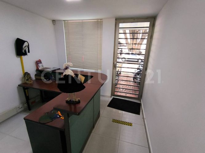 Oficina en arriendo en Santa Monica, Cali, 216 m² · foto 2 de 24