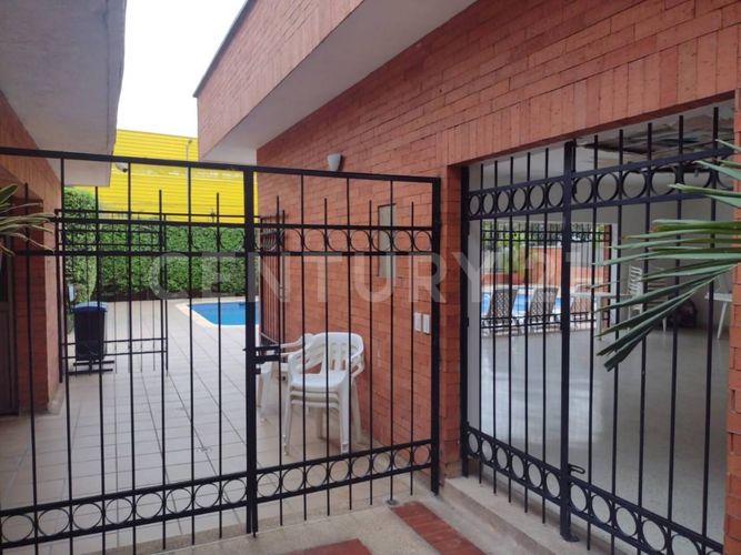 Apartamento de 2 alcobas en venta en Los Alcazares, Cali, 165 m² · foto 2 de 13