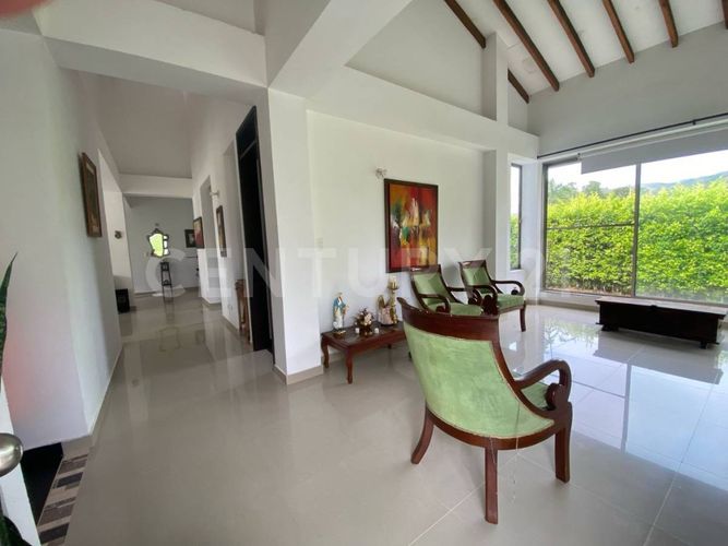Casa de 5 alcobas en venta en Verde Horizonte, Jamundí, 261 m² · foto 3 de 23