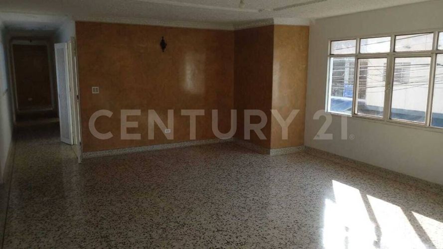 Casa de 12 alcobas en venta en La Esmeralda, Cali, 350 m² · foto 2 de 16
