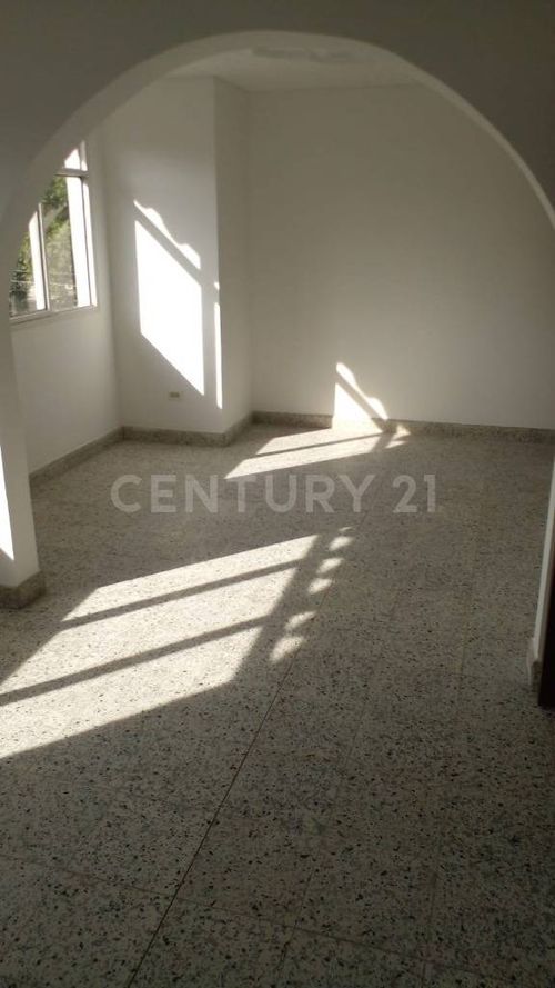 Casa de 12 alcobas en venta en La Esmeralda, Cali, 350 m² · foto 5 de 16