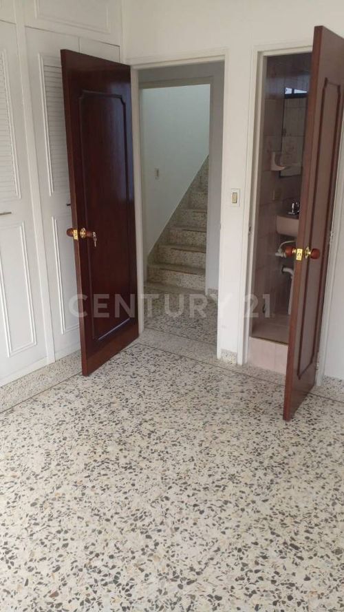 Casa de 12 alcobas en venta en La Esmeralda, Cali, 350 m² · foto 7 de 16