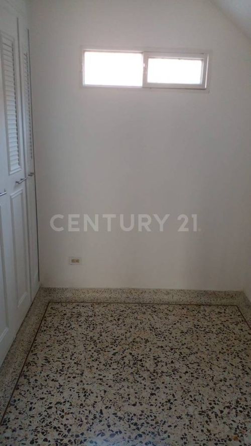 Casa de 12 alcobas en venta en La Esmeralda, Cali, 350 m² · foto 8 de 16